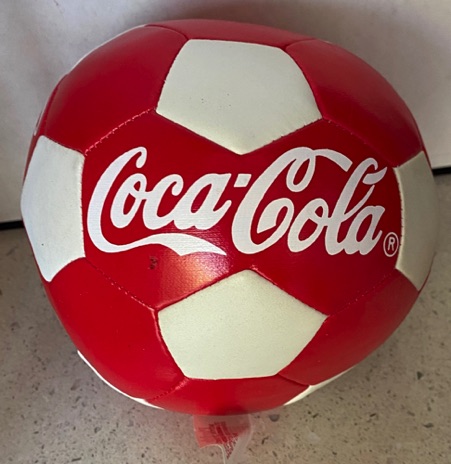 9737-1 € 4,00 coca cola bal rood wit.jpeg